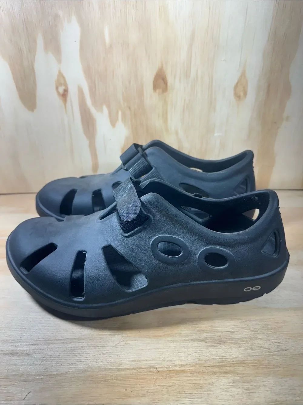 OOFOS OOcando Black Recovery Sandals Men’s Size 11